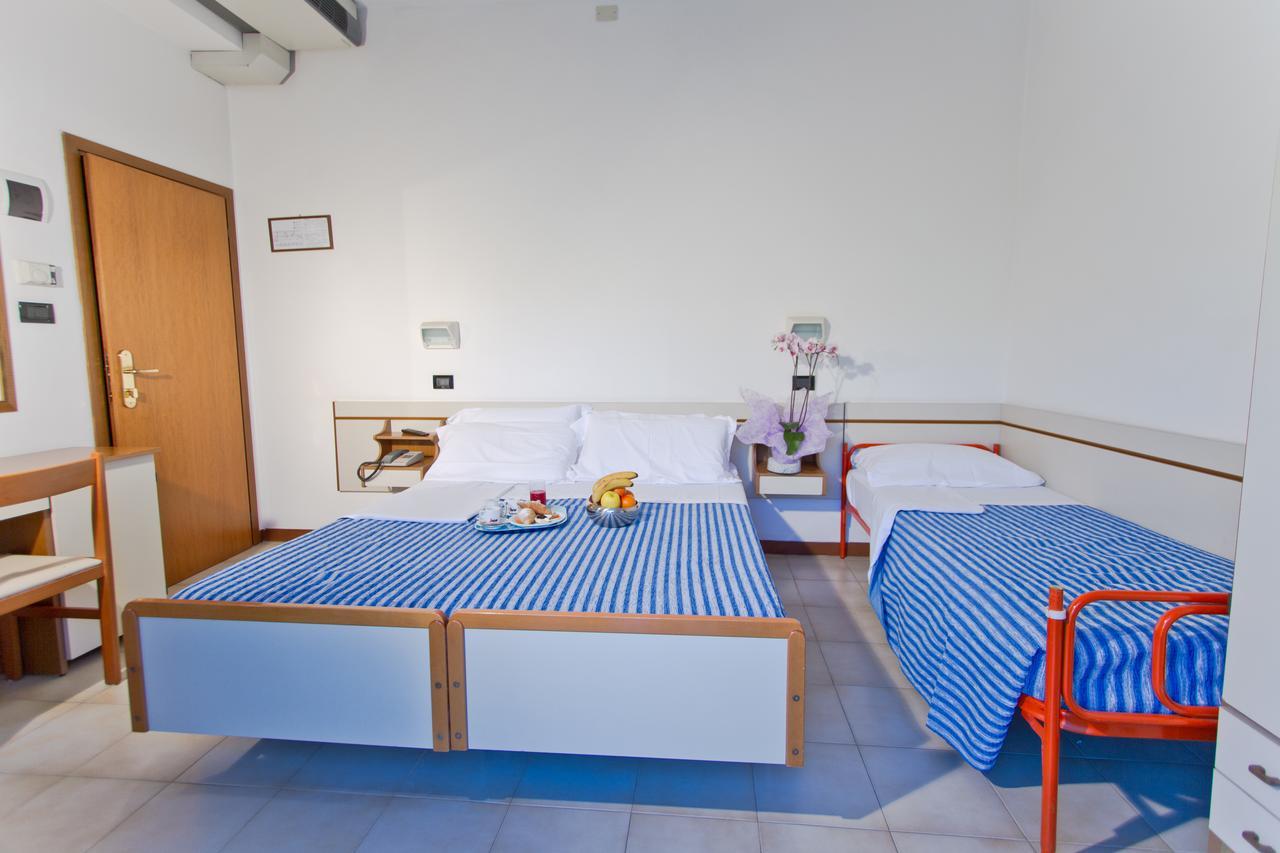 Hotel Montecarlo Rimini Esterno foto