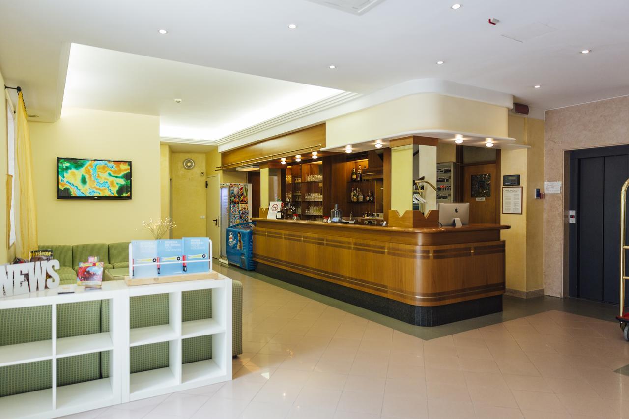 Hotel Montecarlo Rimini Esterno foto