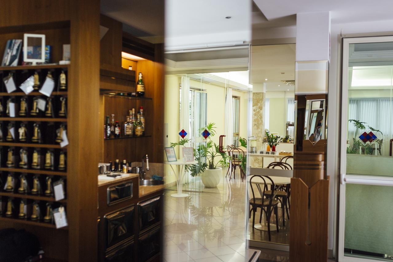 Hotel Montecarlo Rimini Esterno foto