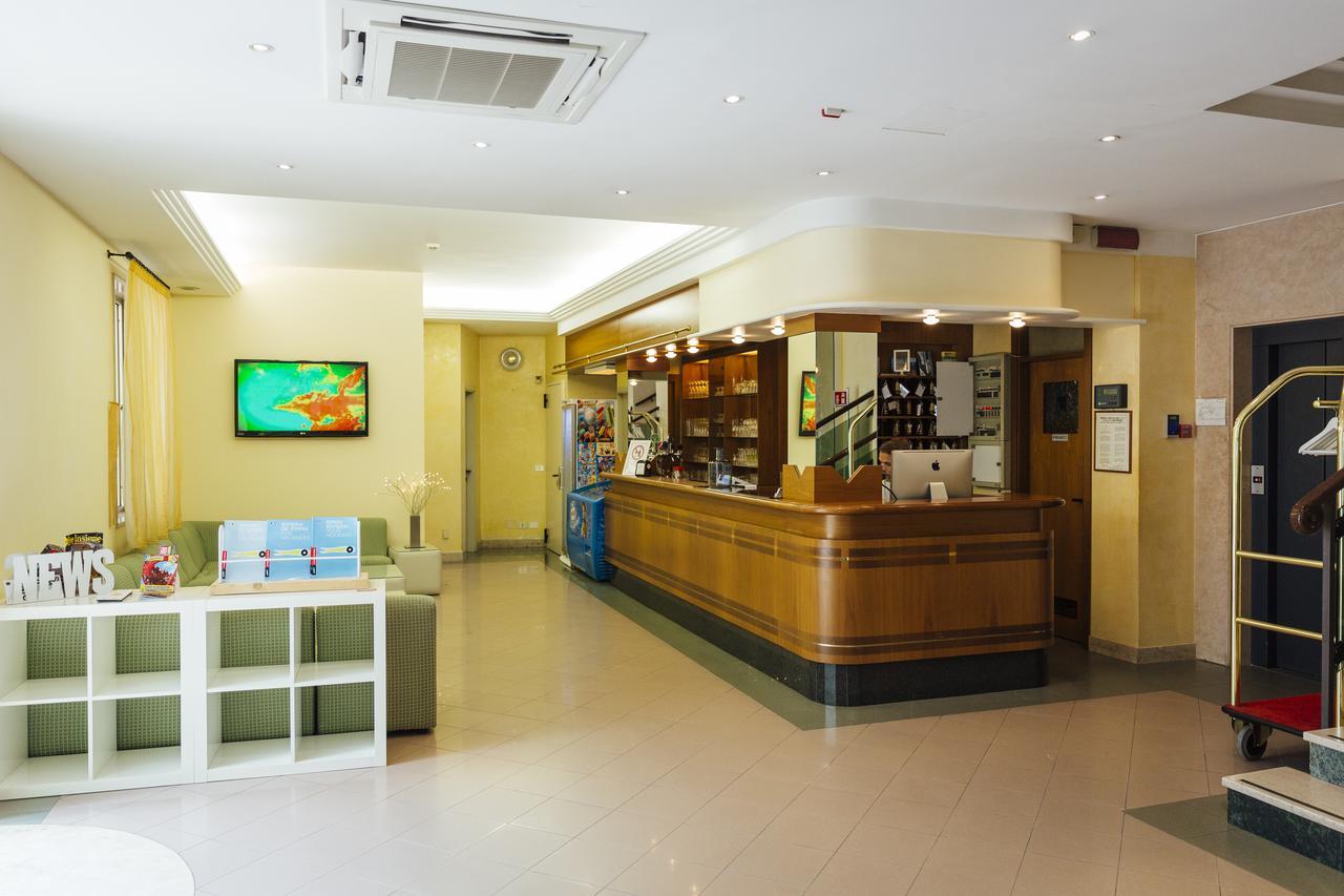 Hotel Montecarlo Rimini Esterno foto