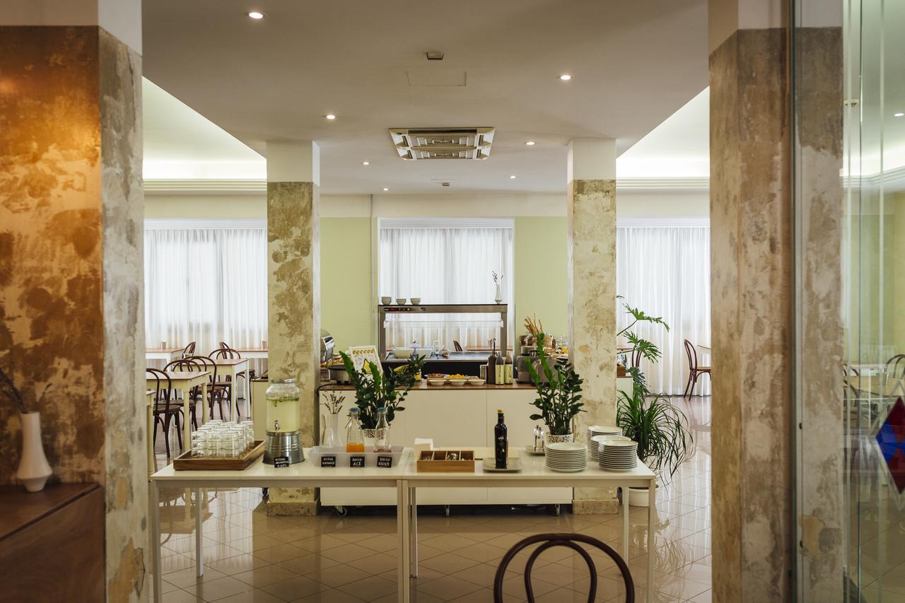 Hotel Montecarlo Rimini Esterno foto
