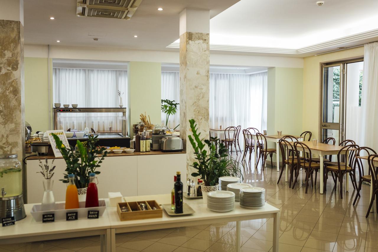 Hotel Montecarlo Rimini Esterno foto