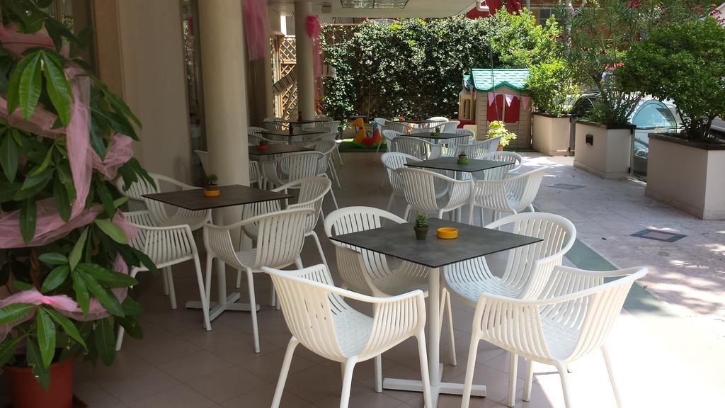 Hotel Montecarlo Rimini Esterno foto