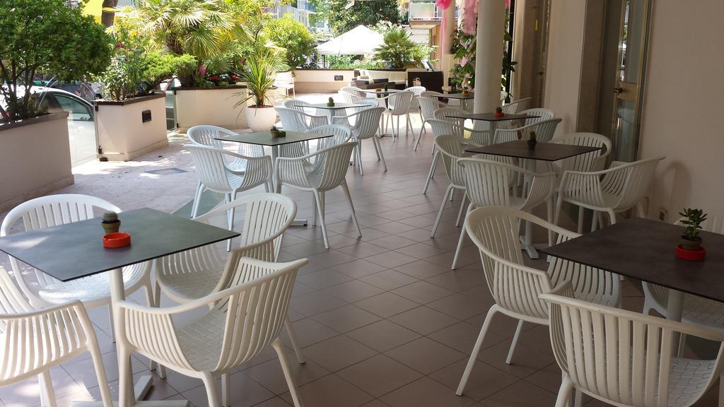 Hotel Montecarlo Rimini Esterno foto